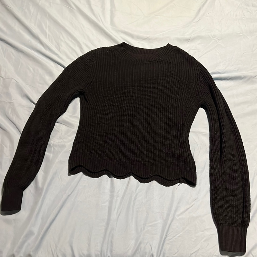 Cropped knitted sweater